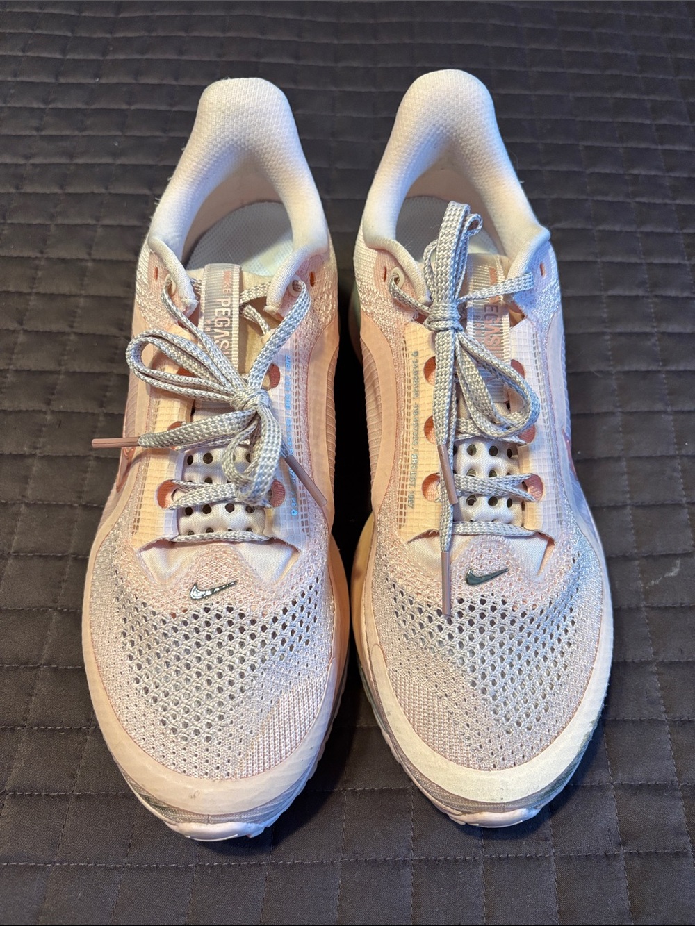 Women’s Nike Pegasus Premium Running shoe size 9. Almost New
